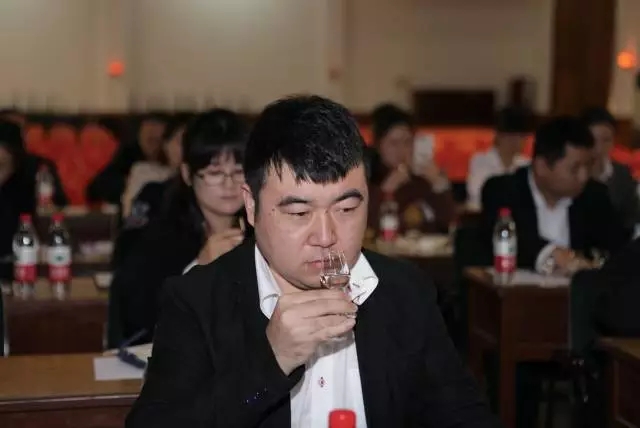 中酿品致来客点赞董酒匠人匠心